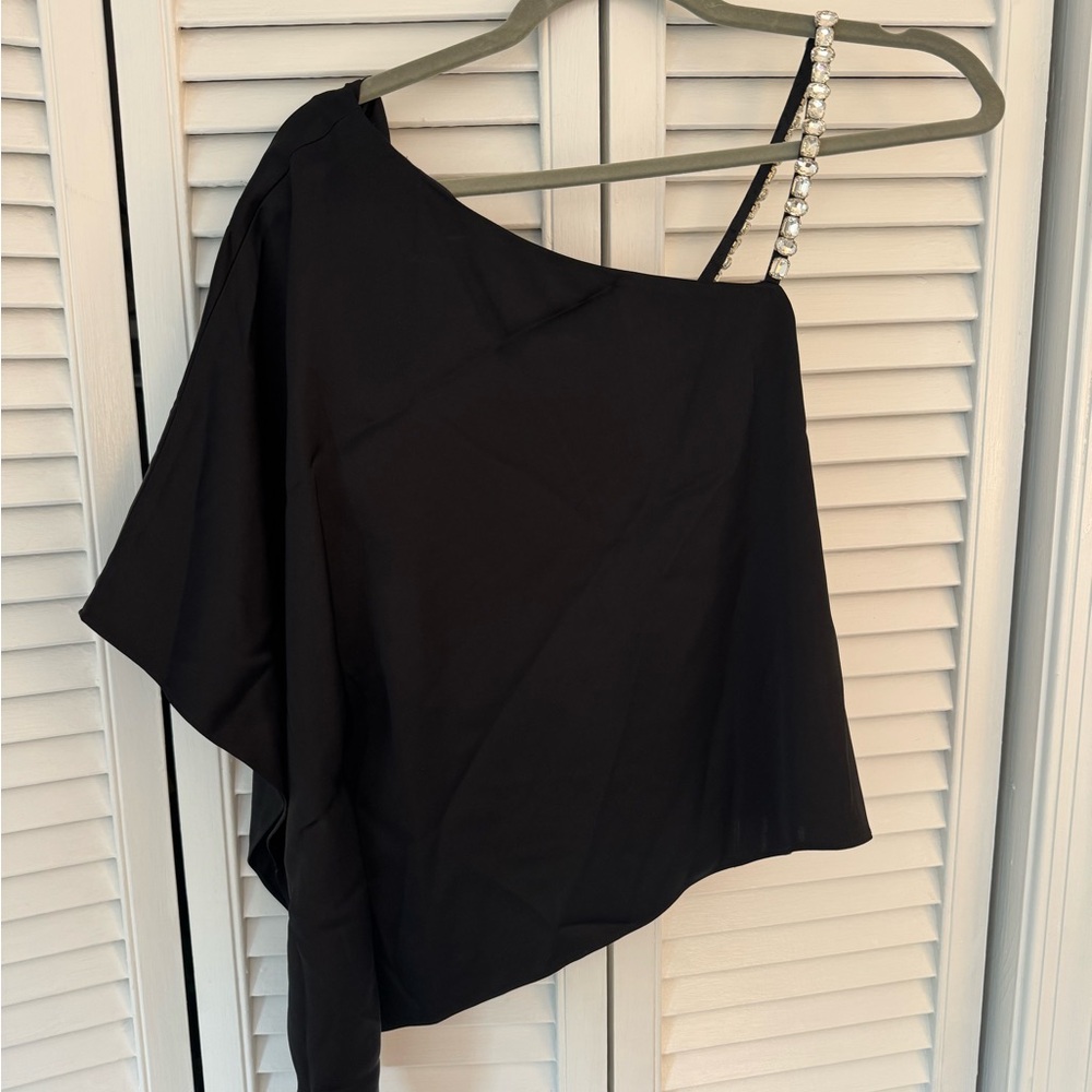 Alice + Olivia NWT Riko Black One-Shoulder Crop Top with Embellished Strap